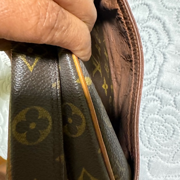 Authentic Louis Vuitton Blois Bag - Picture 6 of 15